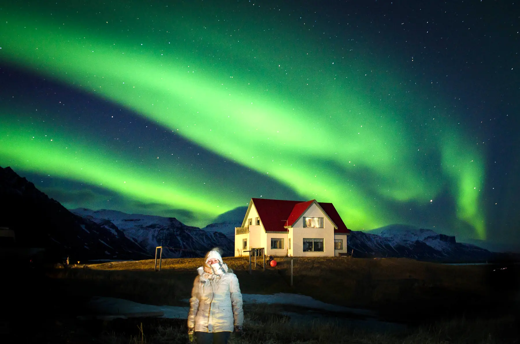 Angelines contemplando una aurora boreal