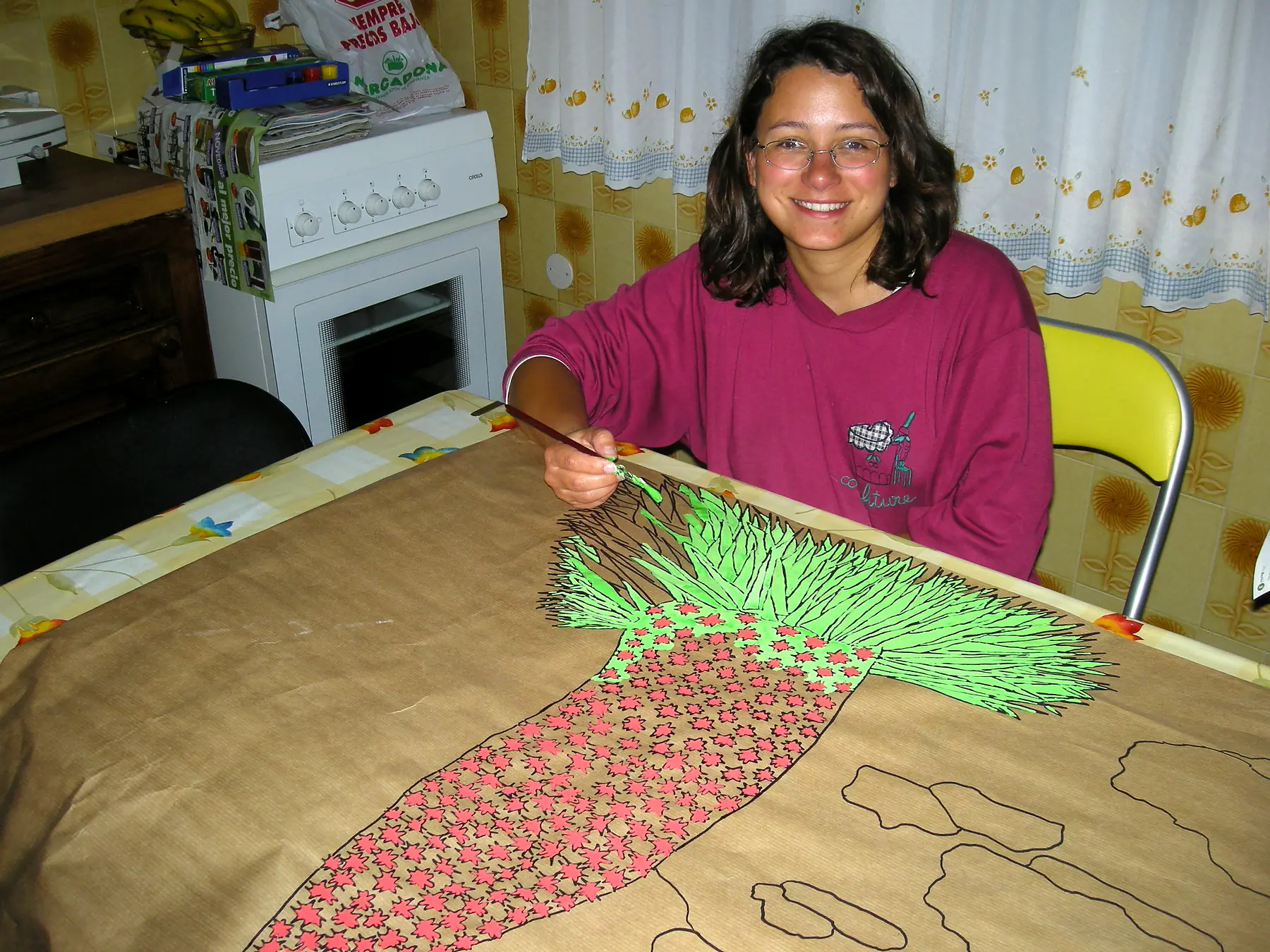 Angelines preparando materiales educativos